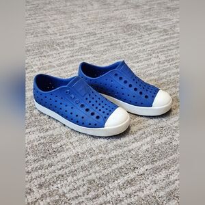 Native kids Jefferson water friendly slip-on shoes blue size 12